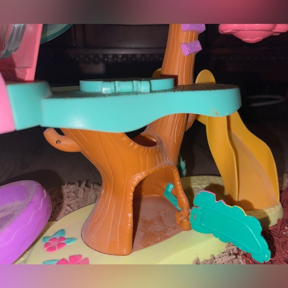 Littlest Pet Shop Tree + 4 pets+ 2 bananas EUC - Picture 4 of 5